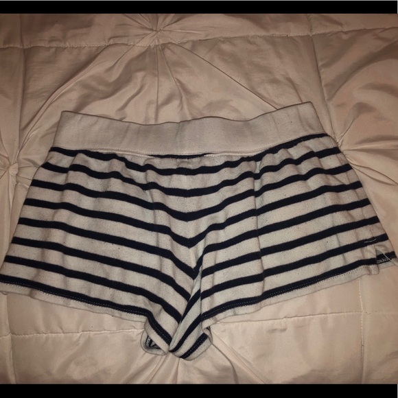 White & Navy blue Ralph Loren shorts - Picture 2 of 4